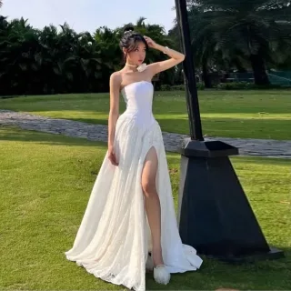 Photo 4 of Váy cưới trắng xòe ren không dây nữ