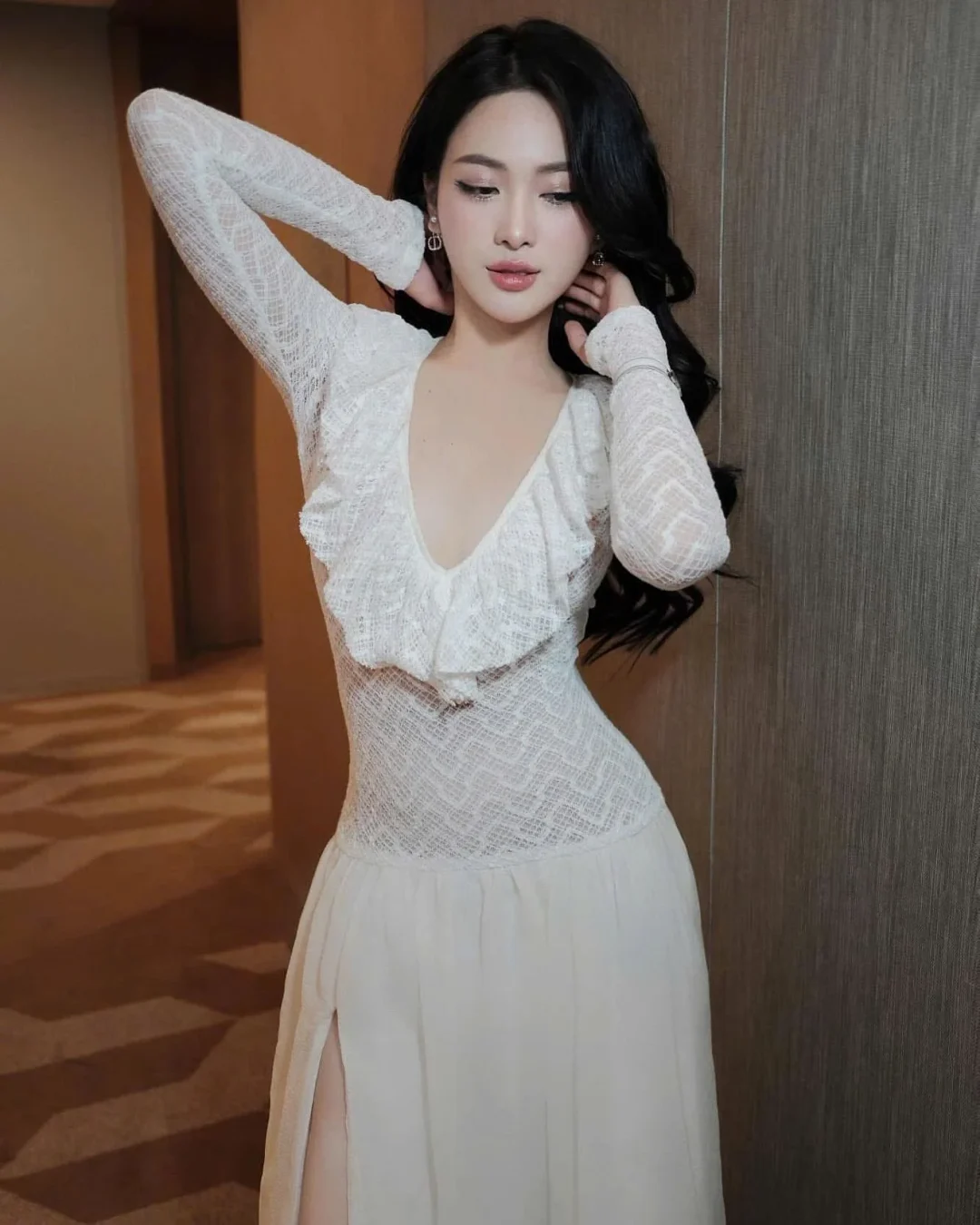 Ảnh 3 của Đầm ren maxi xanh nhạt Monico tay dài
