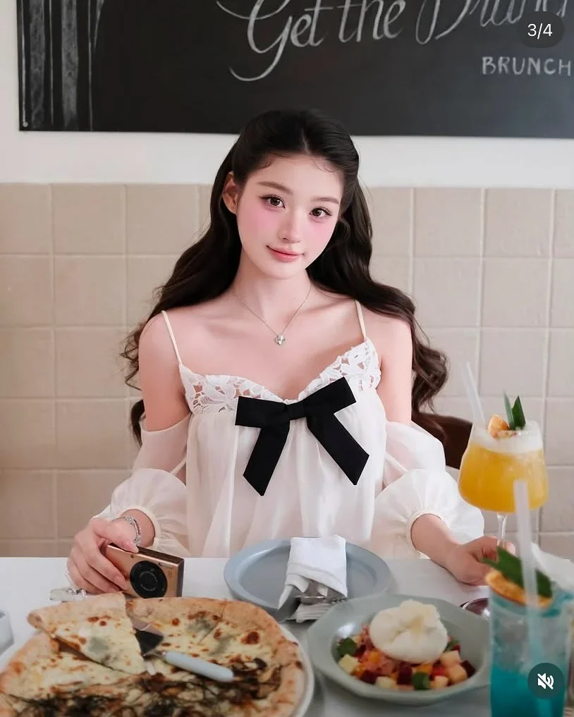 Ảnh 3 của Đầm mini voan kem tay phồng babydoll