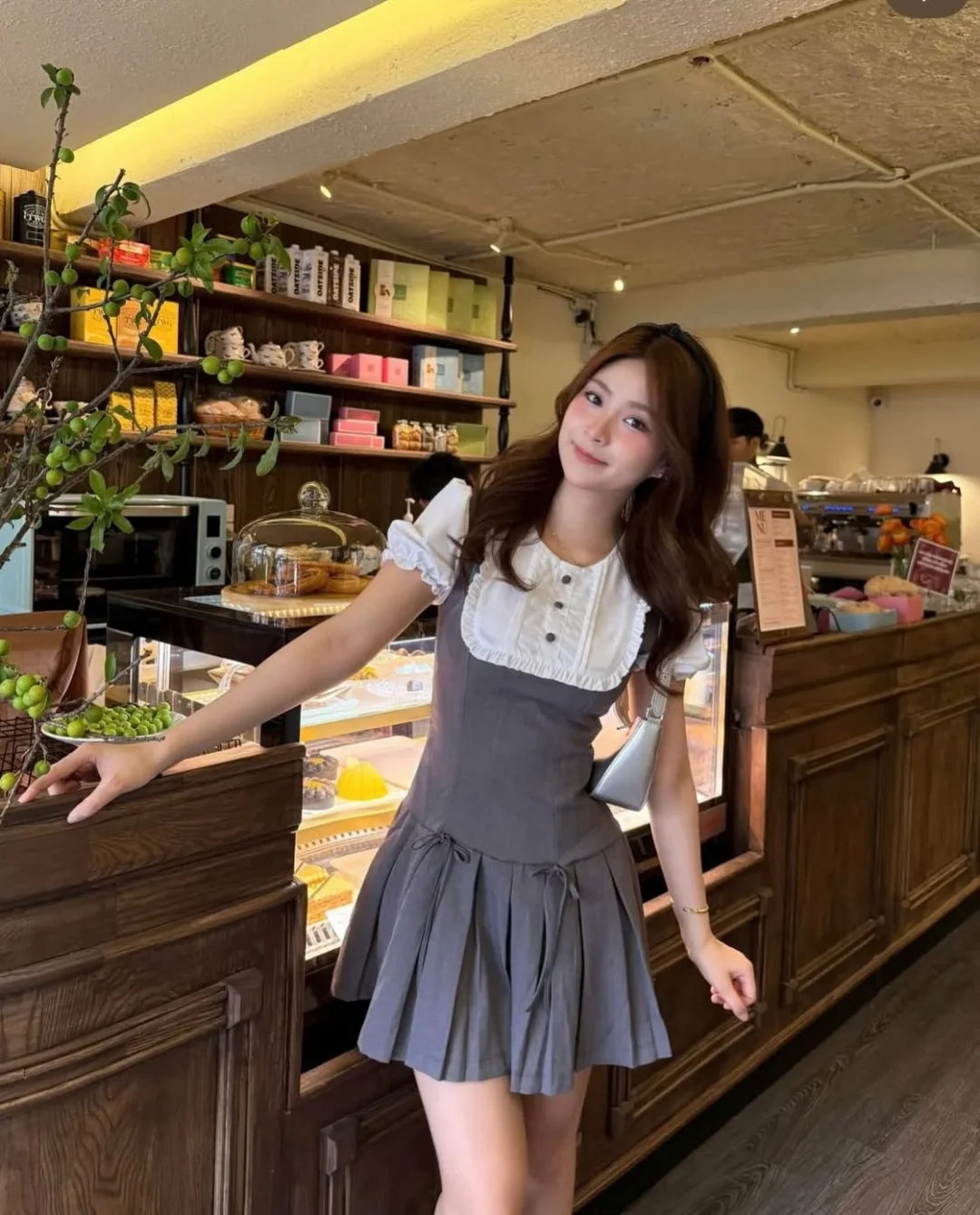Photo 2 of Đầm xám babydoll phối trắng xếp ly size M