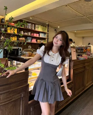 Photo 2 of Đầm xám babydoll phối trắng xếp ly size M