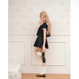 Ảnh 3 của Set croptop denim váy xếp ly đen nữ