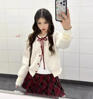 Photo 1 of Set áo cardigan len chấm bi và chân váy caro nữ