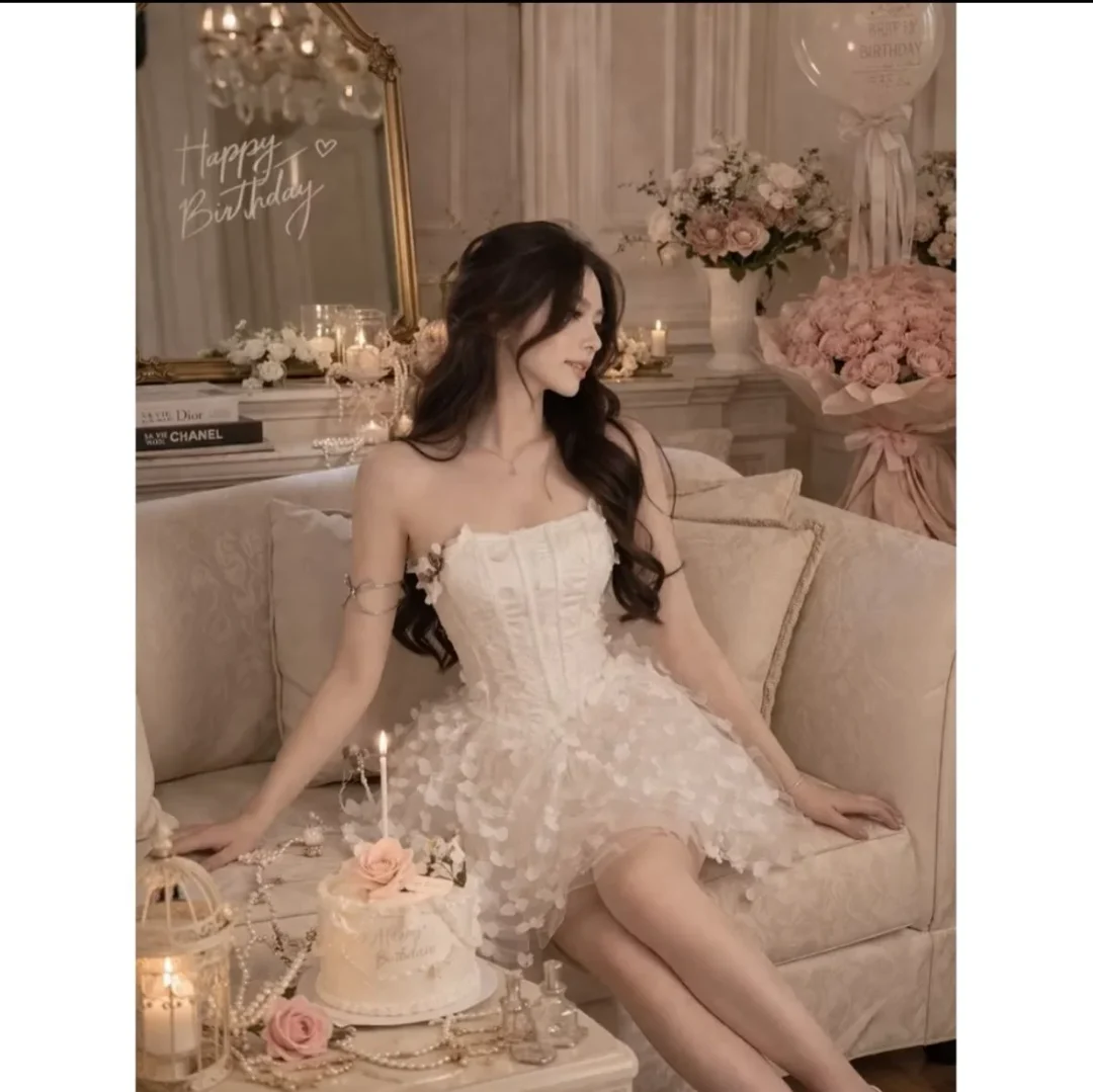 Photo 4 of Đầm trắng strapless hoa nổi sang trọng