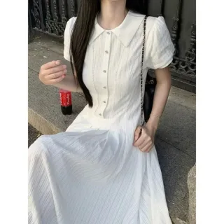 Photo 3 of Váy maxi trắng xếp nếp nữ tính