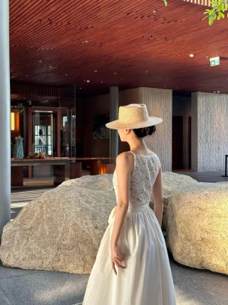 Photo 4 of Đầm maxi ren thắt nơ Monico màu kem