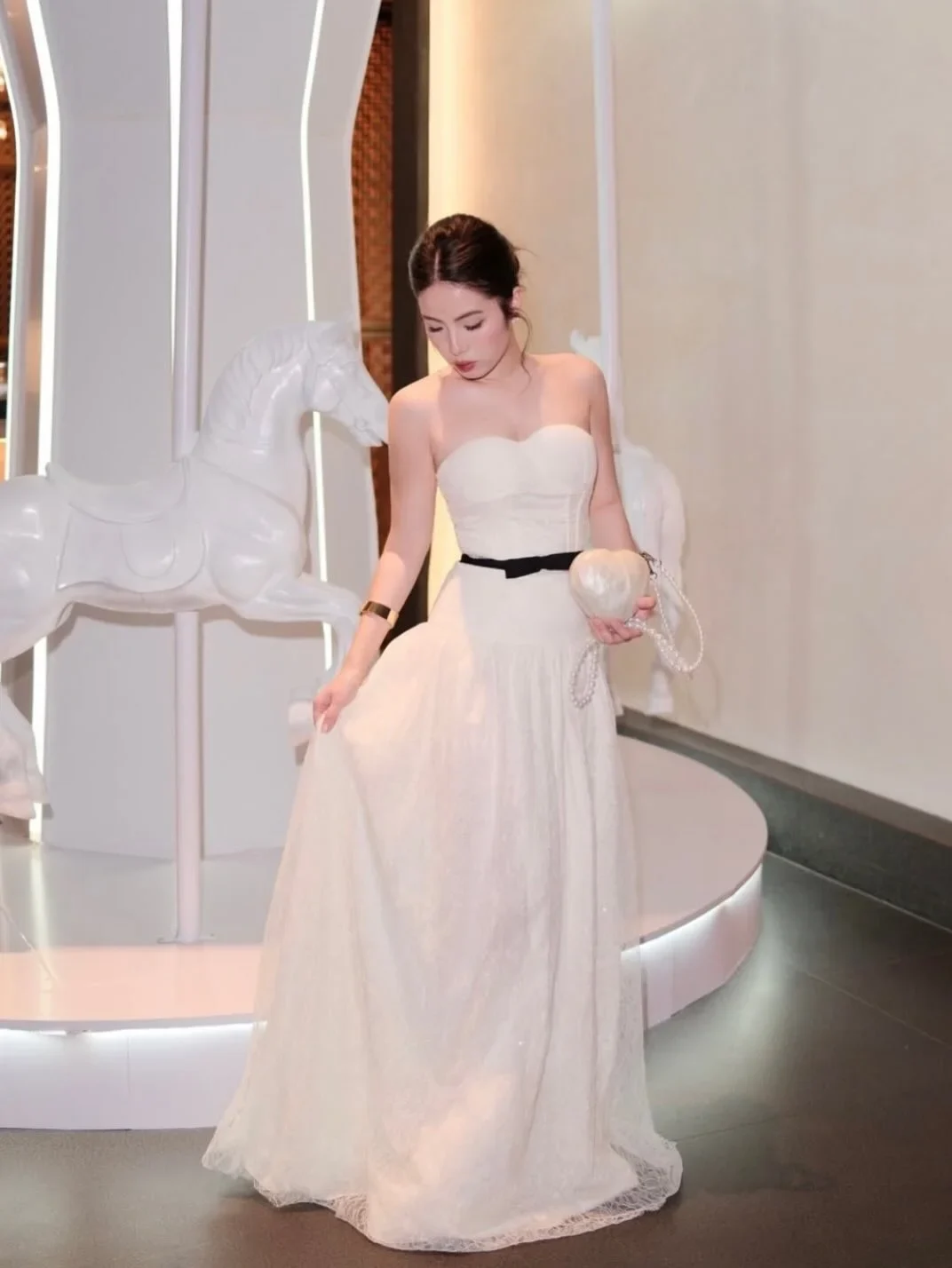 Photo 4 of Đầm cưới trắng strapless Amelie size M