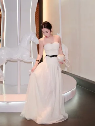 Photo 4 of Đầm cưới trắng strapless Amelie size M
