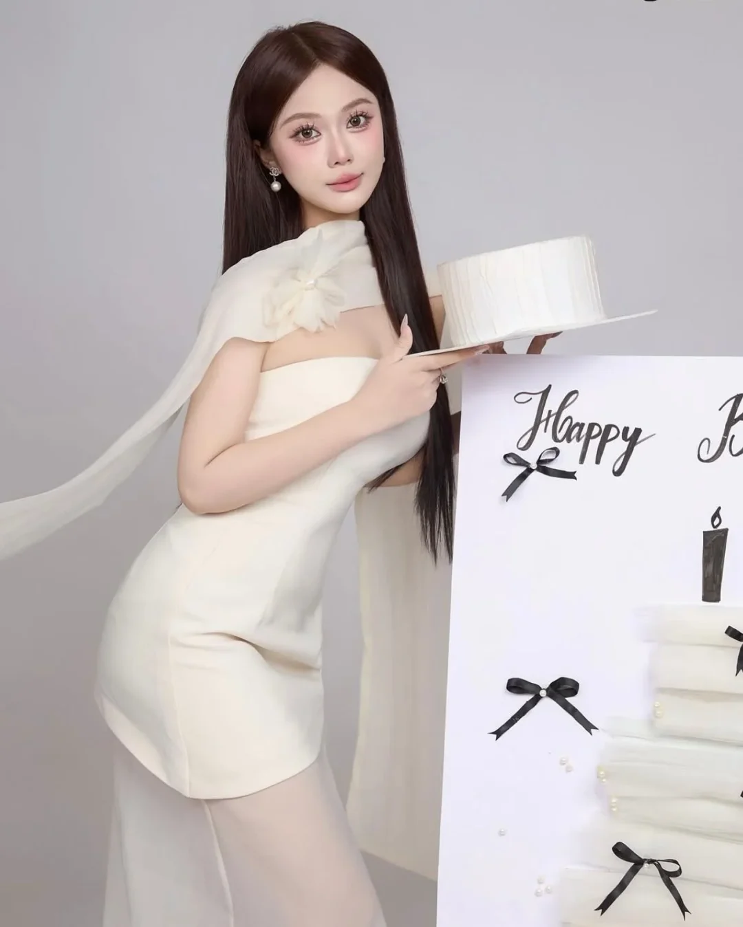 Photo 5 of Đầm midi cúp ngực kem H.I.U size S