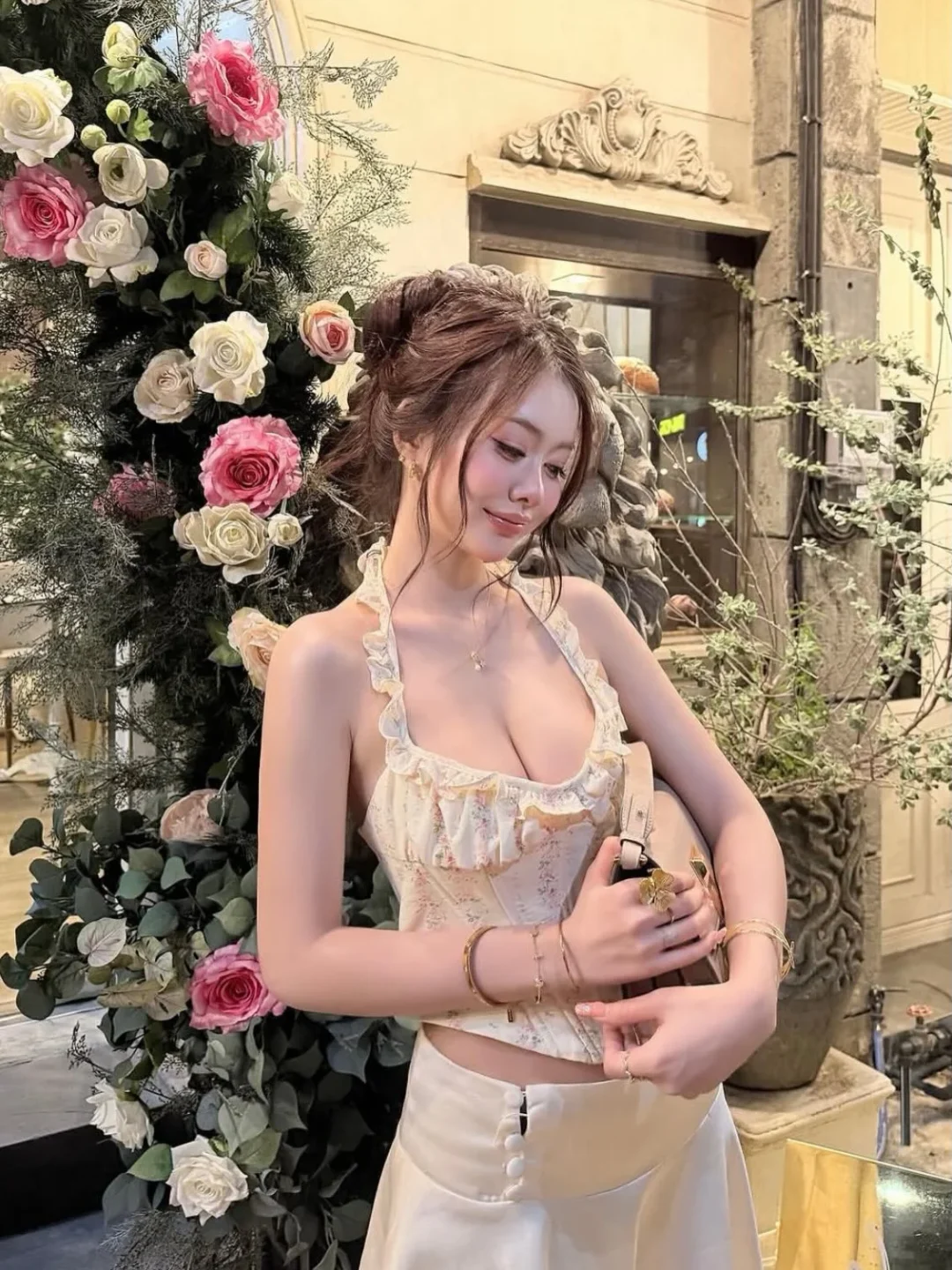 Photo 10 of Set Croptop Chân Váy Trắng Amelie Size S