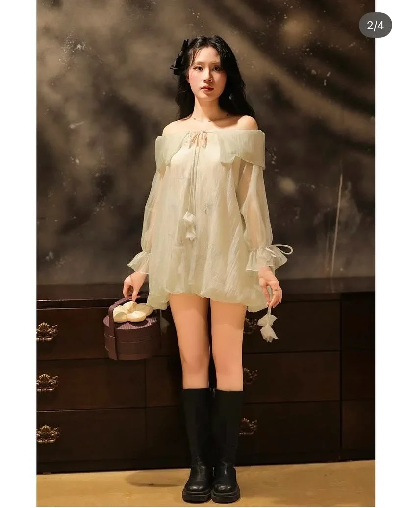 Photo 1 of Áo blouse trễ vai voan kem nhạt nữ