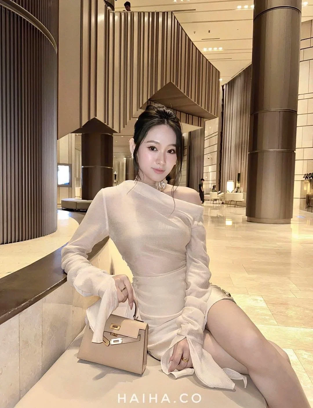 Photo 4 of Set áo váy lệch vai kem HAI HA