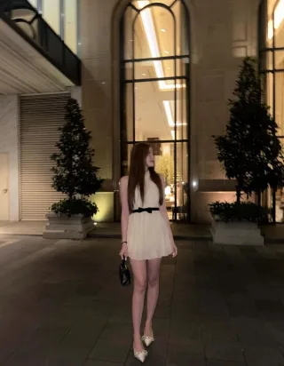 Photo 3 of Đầm trắng cổ yếm KHIẾT size M