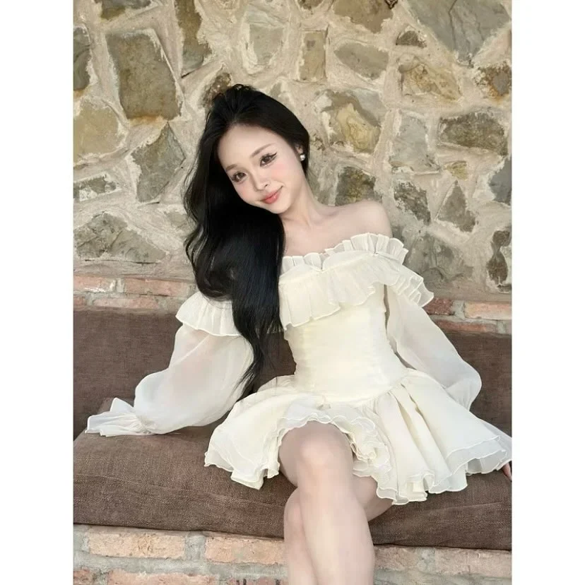 Photo 2 of Váy trễ vai bèo nhún kem nữ tính