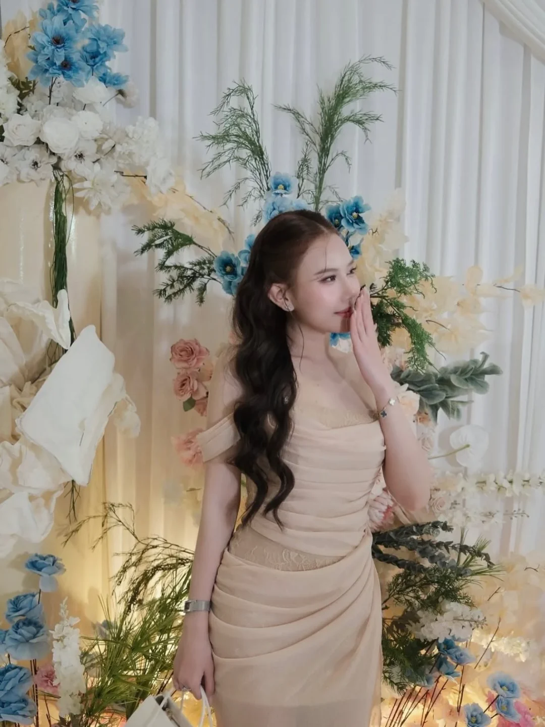 Photo 3 of Đầm dạ hội be xếp nếp vai lệch