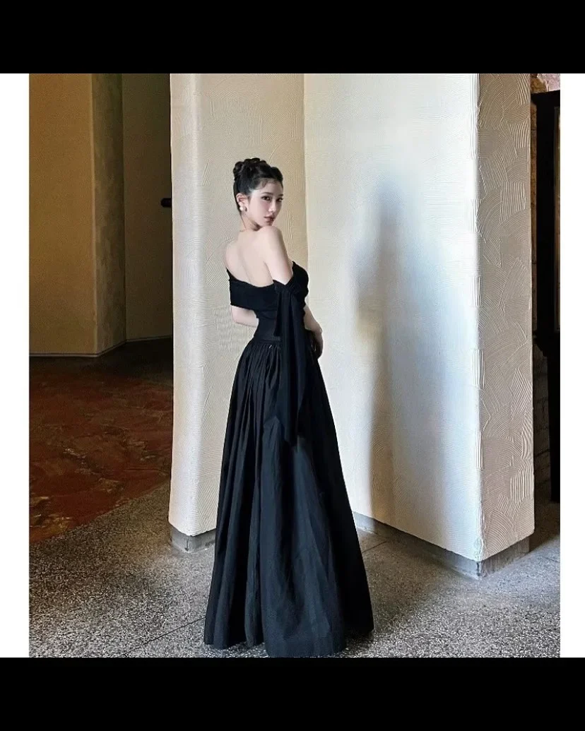 Photo 3 of Đầm maxi đen corset trễ vai nữ