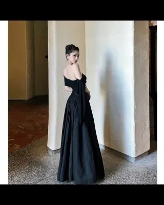 Photo 3 of Đầm maxi đen corset trễ vai nữ
