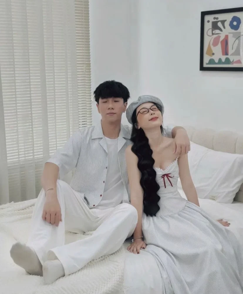 Photo 2 of Đầm maxi trắng hai dây nữ