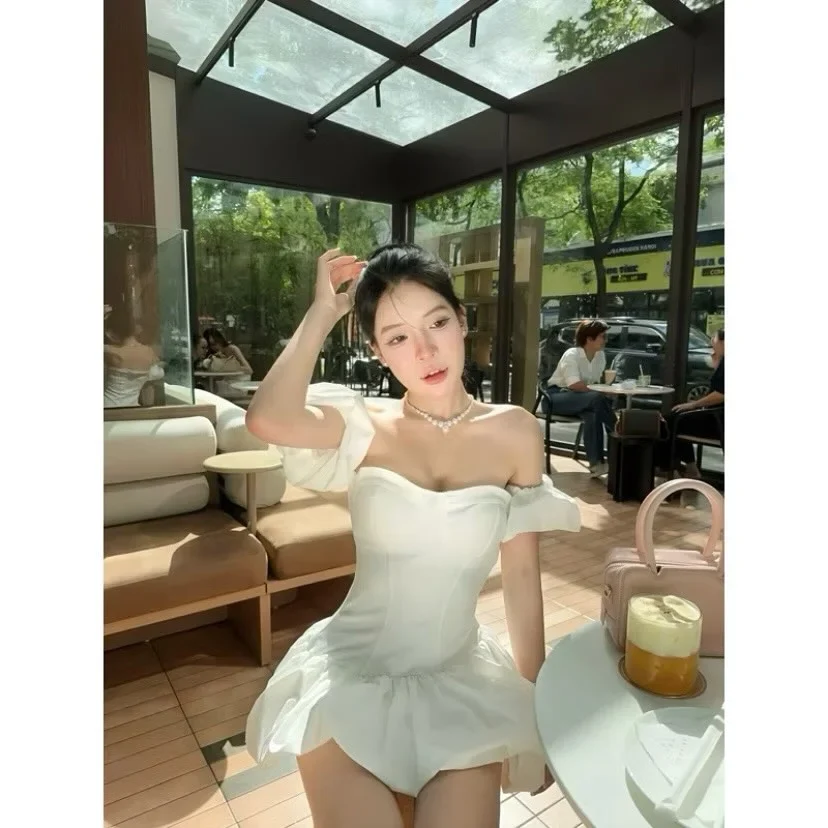 Photo 5 of Đầm mini trễ vai trắng tay phồng