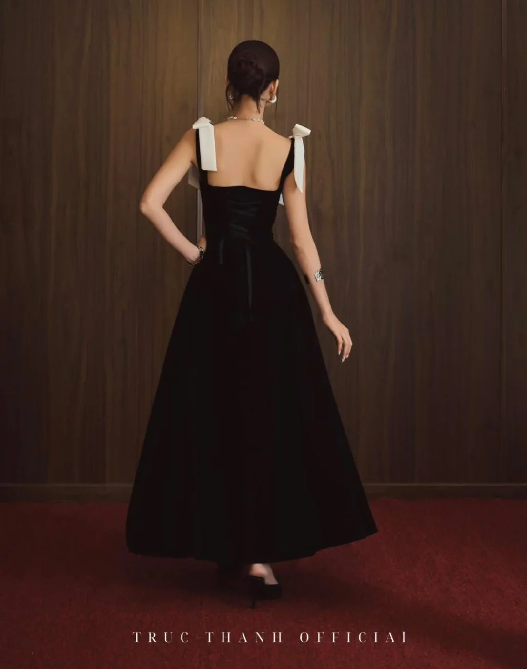 Photo 7 of Đầm maxi nhung đen Trúc Thanh size M