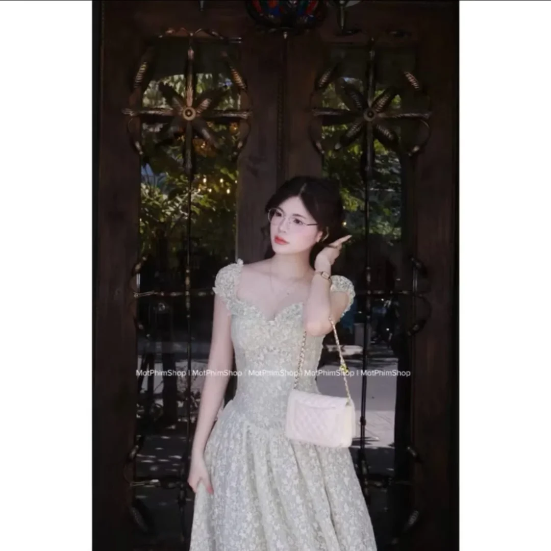 Photo 2 of Váy ren maxi xanh cốm size M