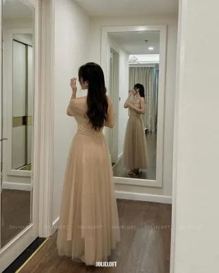 Ảnh 3 của Váy dạ hội voan trễ vai beige nữ