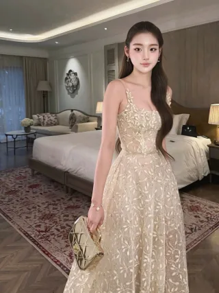 Ảnh 2 của Đầm maxi ren hoa kem Chou Chou