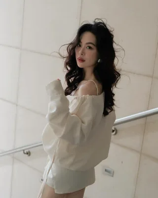 Ảnh 3 của Set áo blouse chân váy trắng Monico