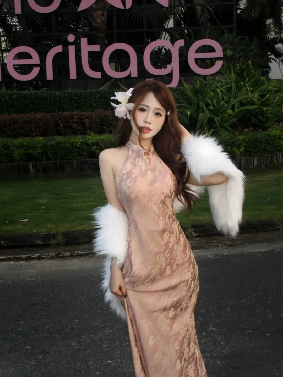 Photo 1 of Váy dài lụa hồng nhạt hoa ren cổ tàu