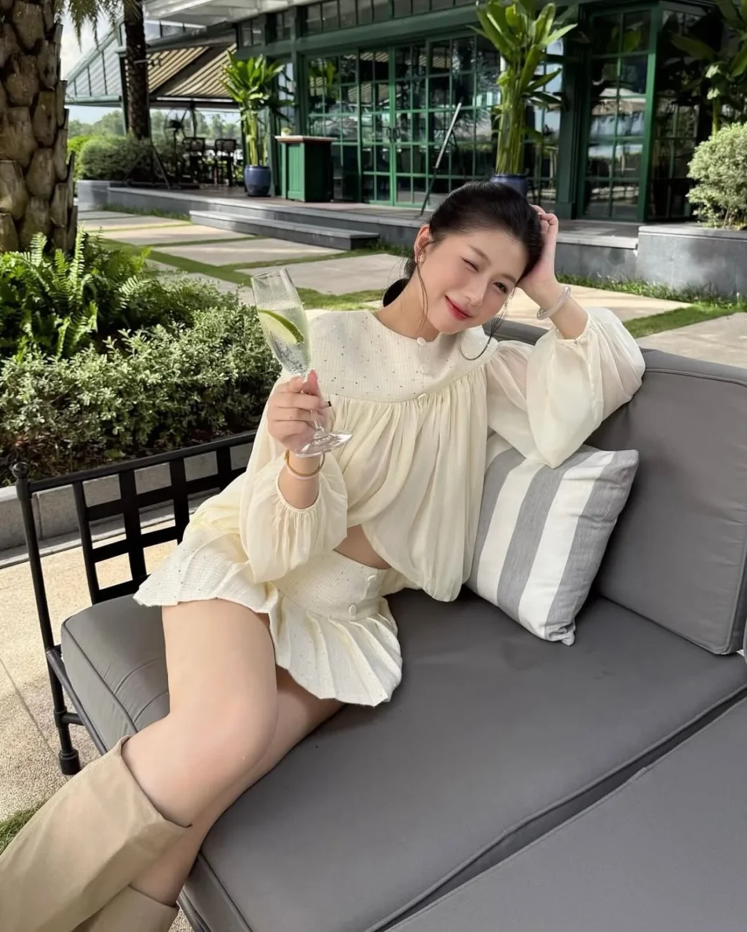 Ảnh 6 của Váy ngắn trễ vai voan kem Amelie