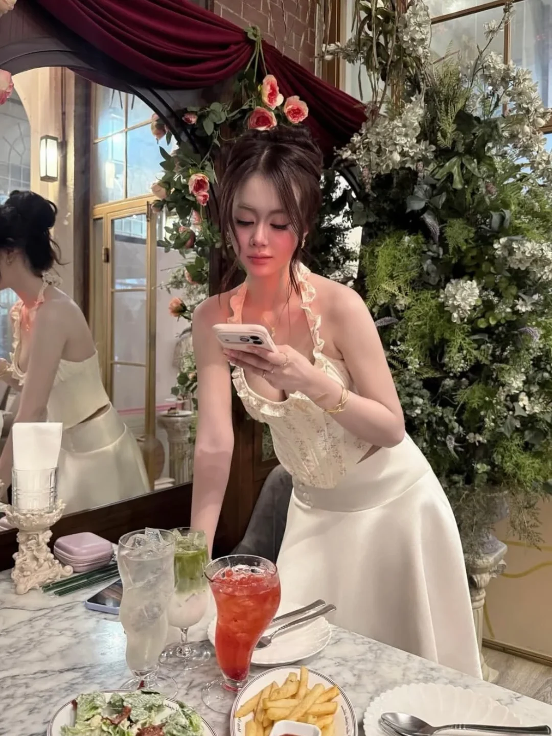 Photo 9 of Set Croptop Chân Váy Trắng Amelie Size S