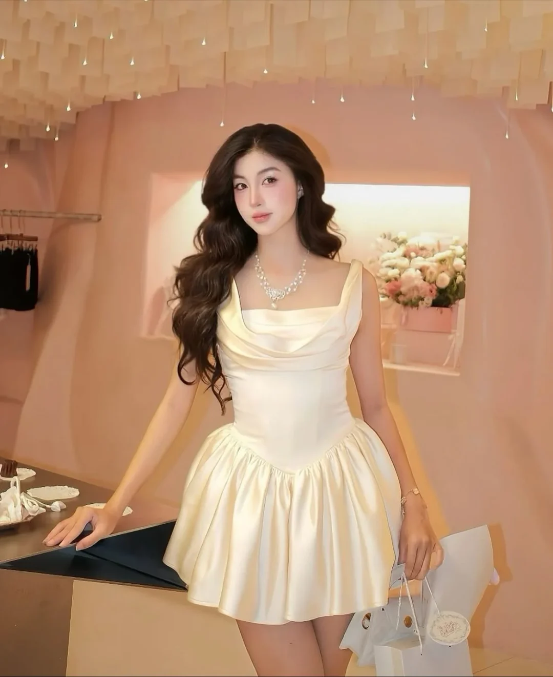 Ảnh 4 của Váy ngắn satin kem Jubin Studio