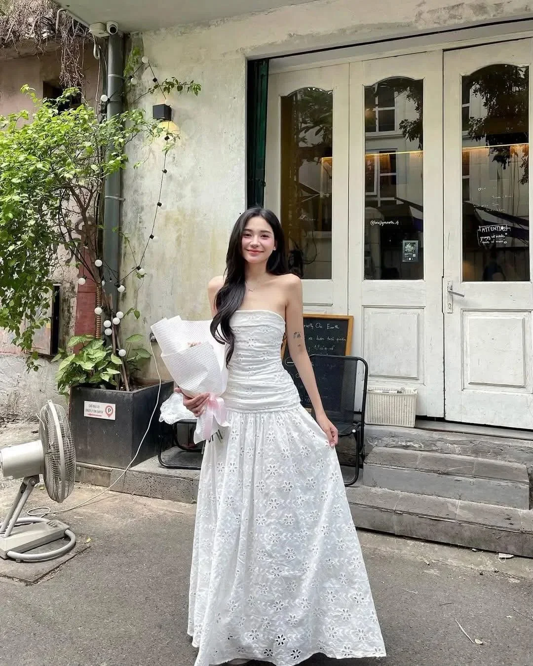 Ảnh 1 của Váy maxi trắng strapless ren hoa nữ