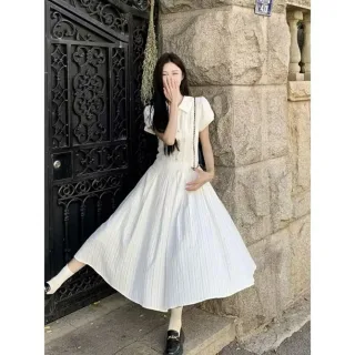 Photo 2 of Váy maxi trắng xếp nếp nữ tính