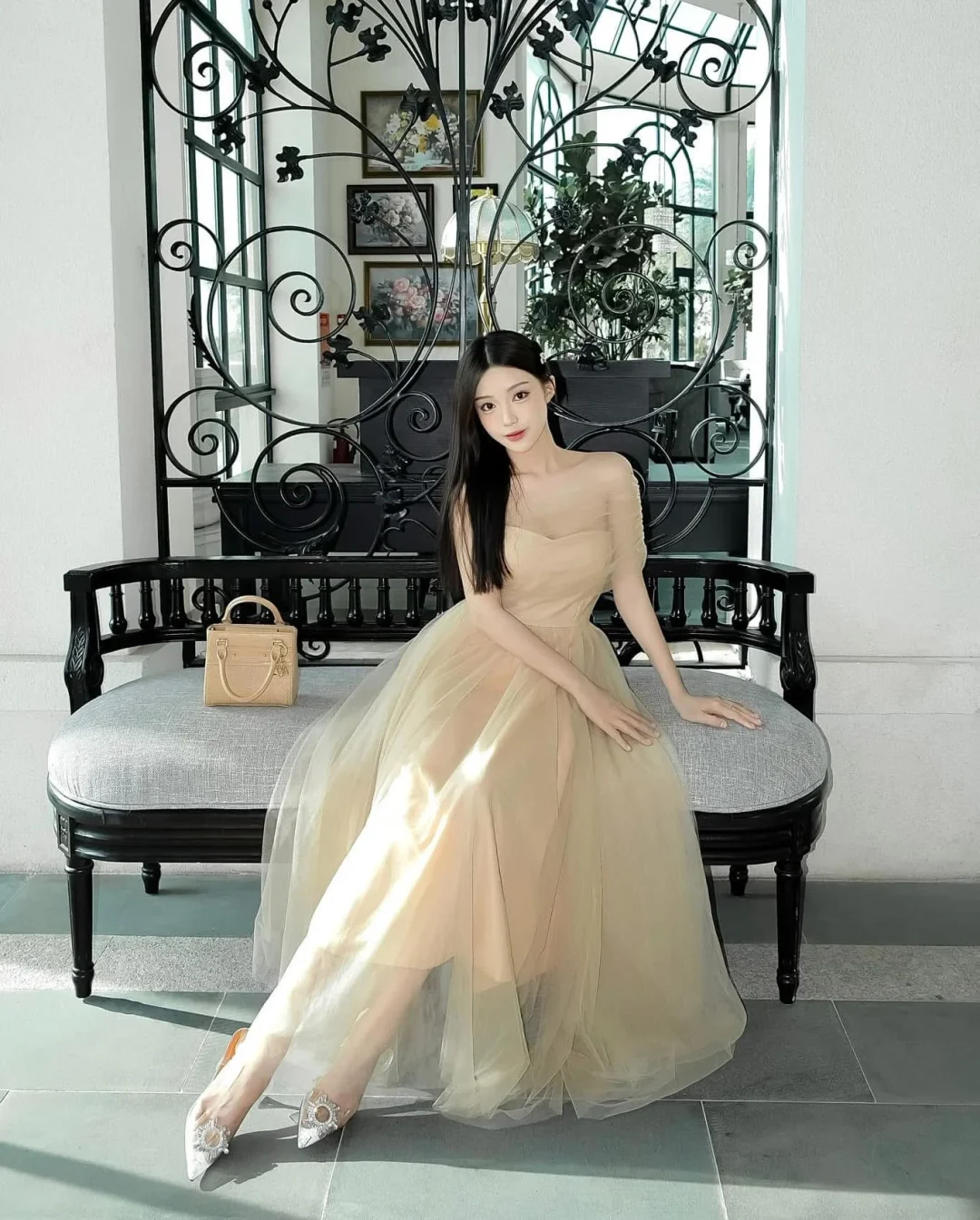 Ảnh 5 của Váy dạ hội voan trễ vai beige nữ