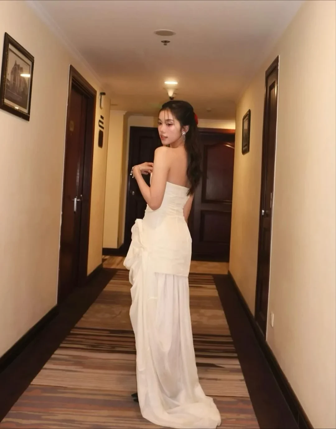Ảnh 3 của Đầm lụa trắng dự tiệc Must Have size S