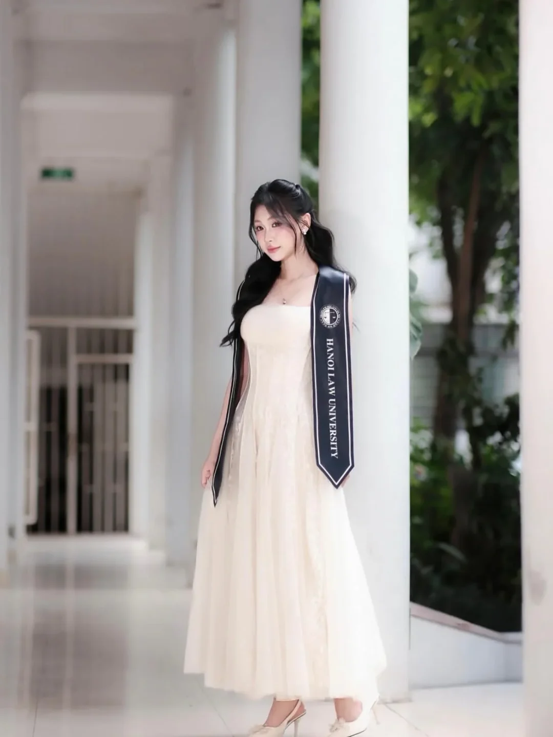 Photo 1 of Váy dài ren kem vintage nữ
