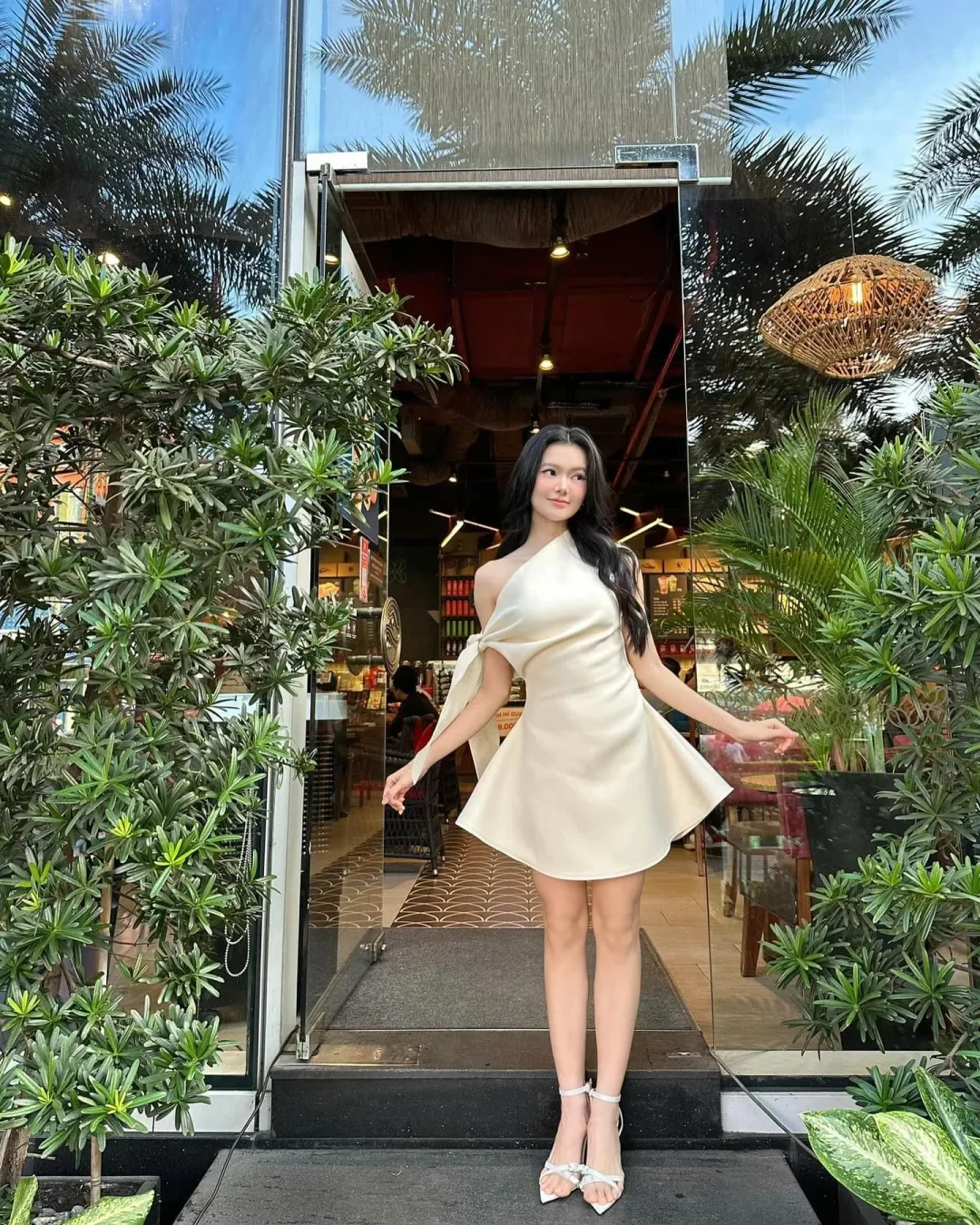 Photo 2 of Đầm satin một vai nơ trắng Lane JT