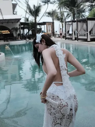 Photo 2 of Đầm ren trắng halter Hiin.design size S