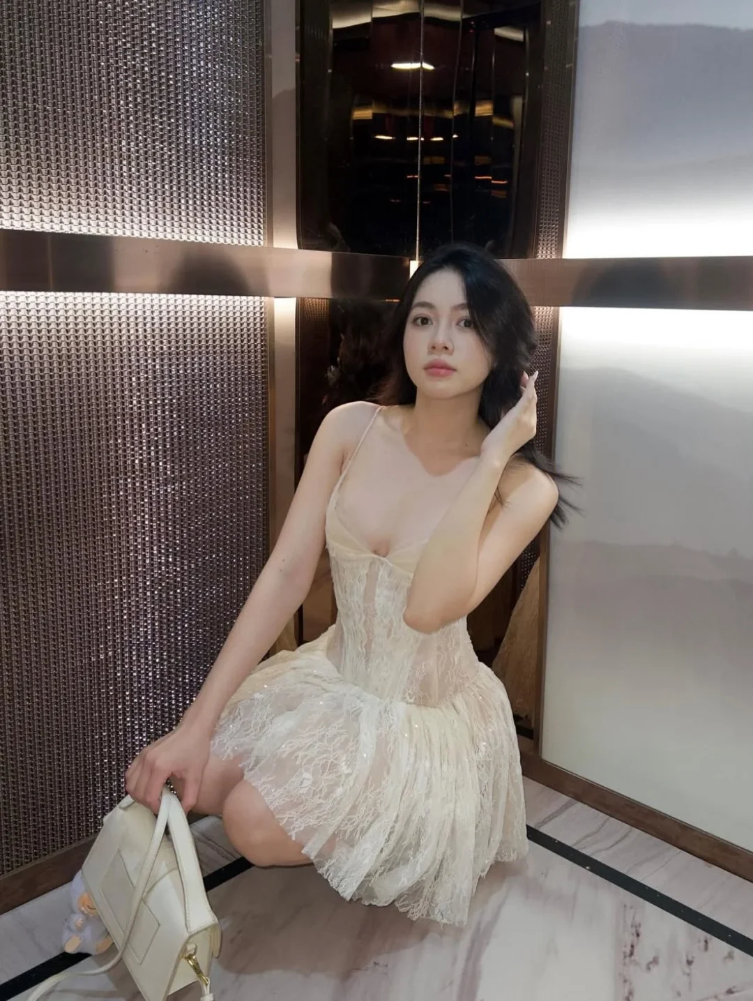 Photo 5 of Váy ren lấp lánh ngắn Ononmade size S