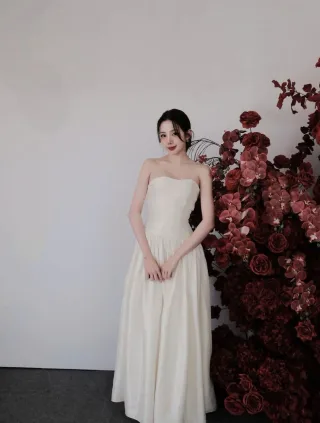 Photo 1 of Váy dạ hội lụa trắng Rubies nữ
