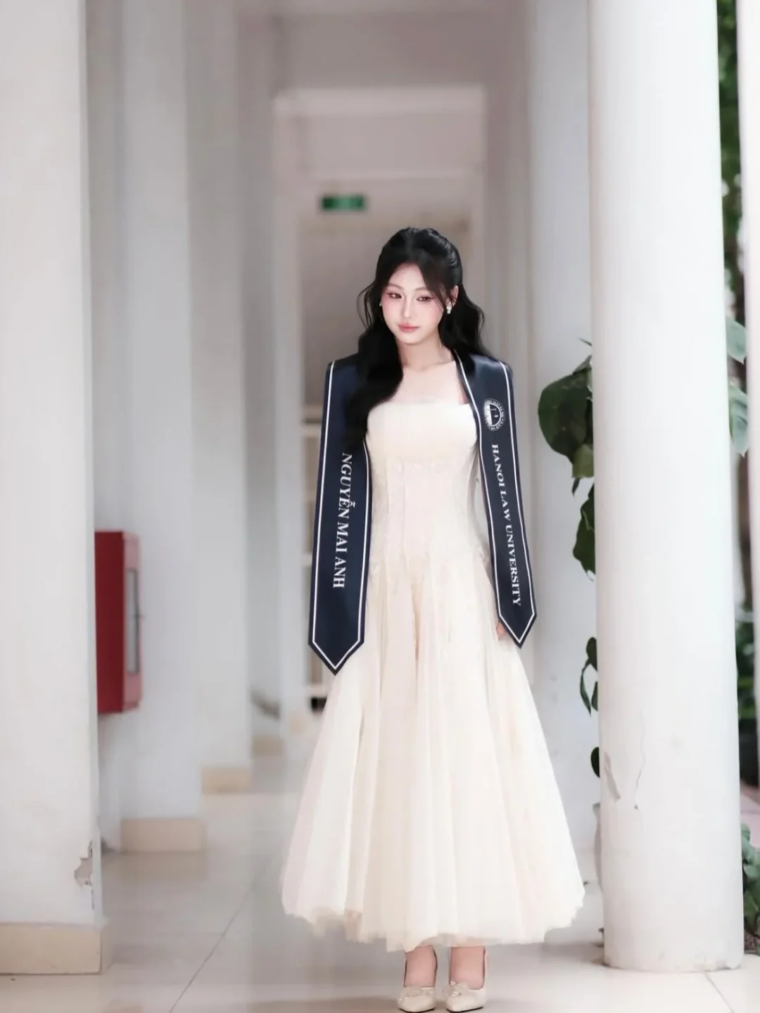Photo 3 of Váy dài ren kem vintage nữ