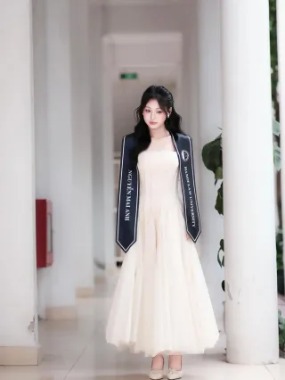 Photo 3 of Váy dài ren kem vintage nữ