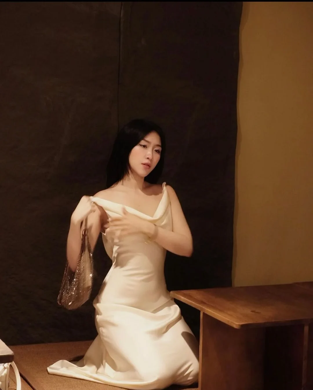 Ảnh 6 của Đầm lụa dài kem bodycon Dressesinsilk