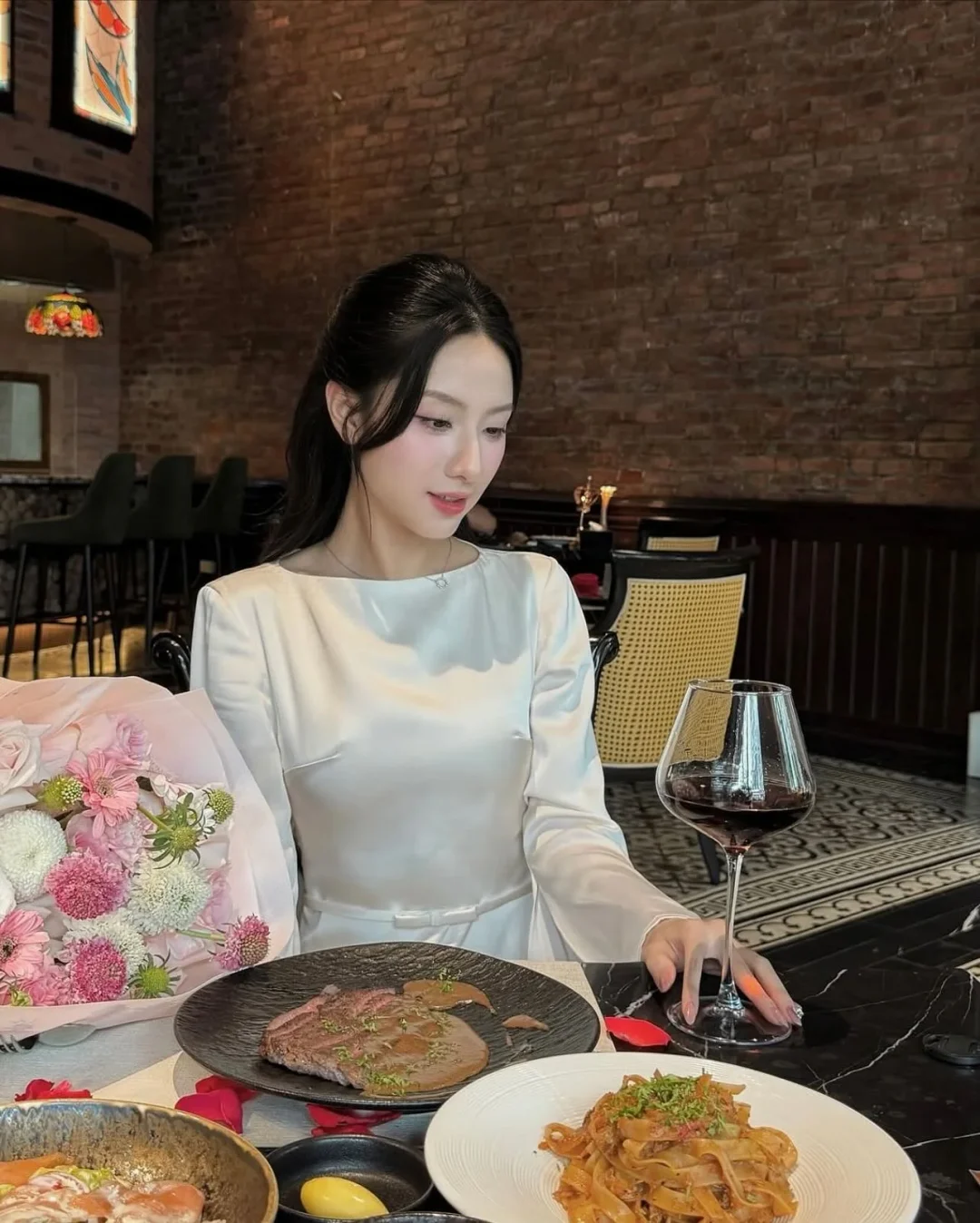 Photo 4 of Đầm satin trắng tay loe Joie Des Roses size S