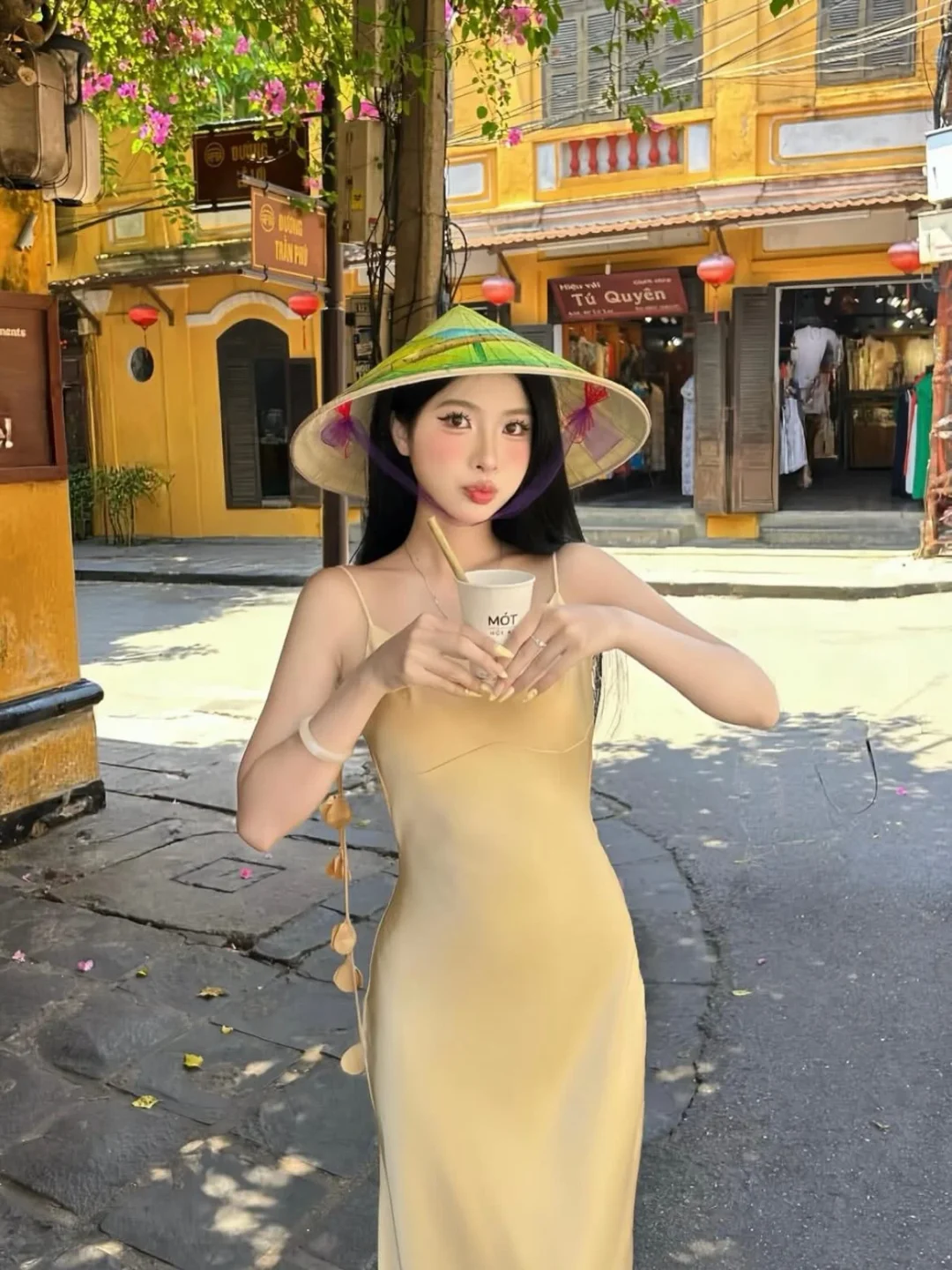 Ảnh 2 của Váy lụa hai dây dài vàng Rubies size S