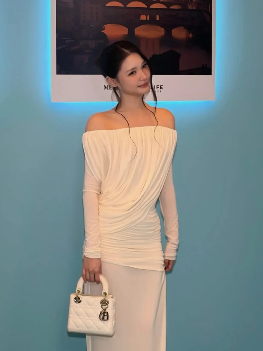 Photo 2 of Đầm trễ vai xếp nếp Mollynista màu kem