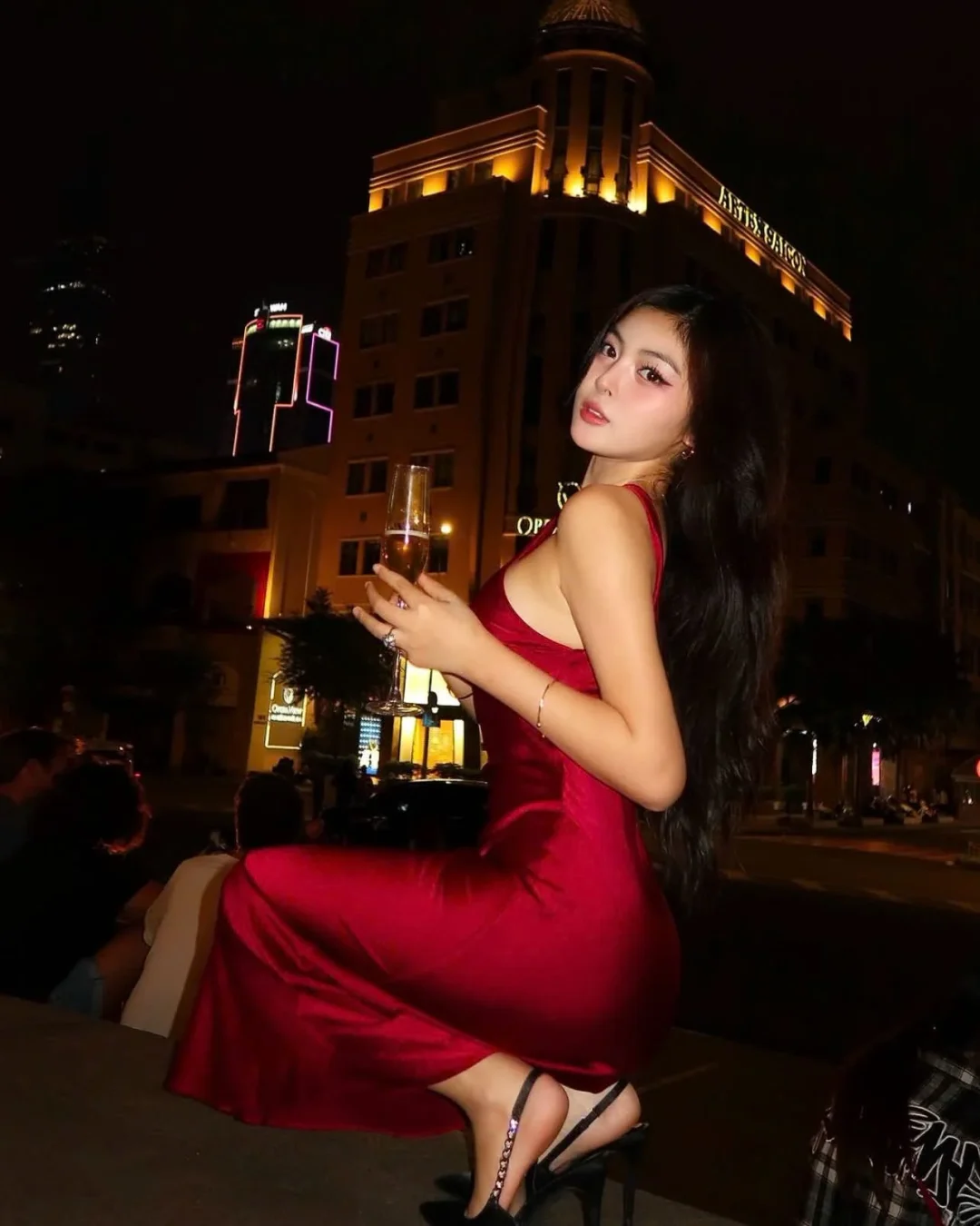 Photo 4 of Váy dài satin đỏ Fetish size S