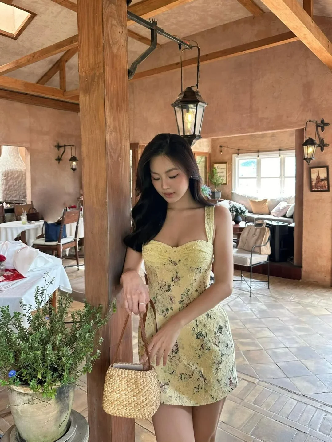 Ảnh 2 của Đầm ngắn ren hoa vàng Les Pavot