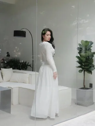Photo 2 of Set áo ren váy maxi trắng Monico